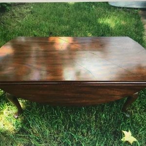 Coffee table with liftable sides